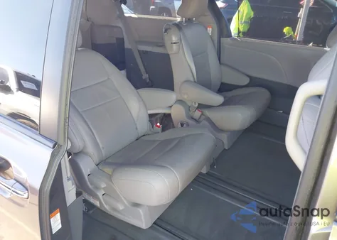 2018 Toyota Sienna Xle 8 Passenger z USA, uszkodzony, nr VIN 5TDYZ3DC6JS902830